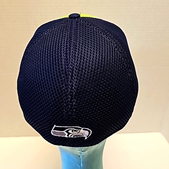 NFL Seattle Seahawks New Era 39THIRTY flex fit Hat Cap sz M/L NWOT - Picture 3 of 11
